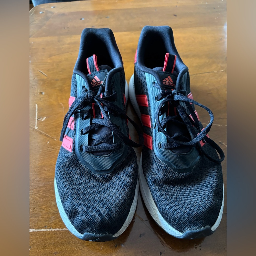 Men’s Adidas Sz 7.5 Black and Red Athletic Shoes with Cloudfoam